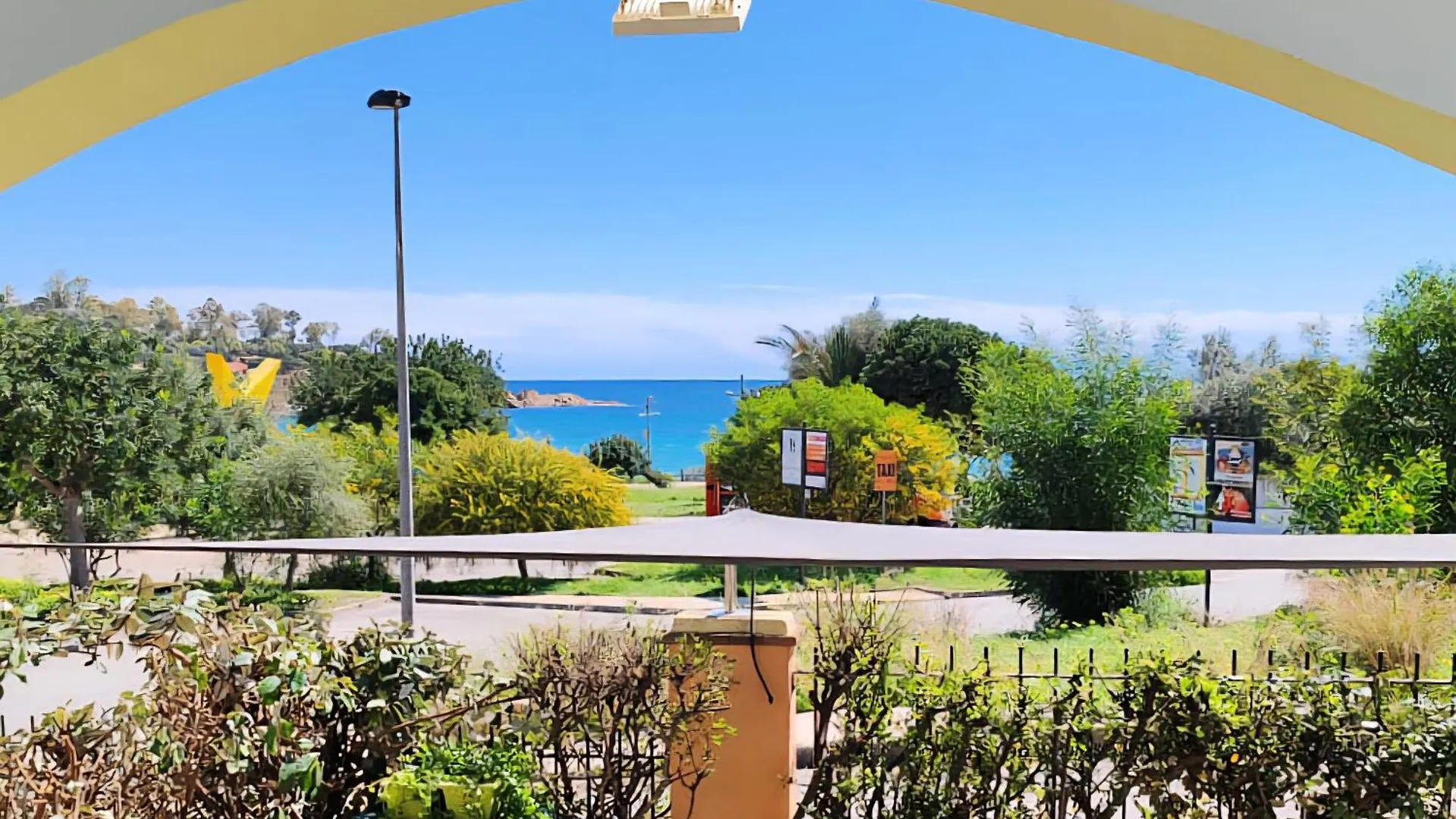 Villetta Il Faro Sul Mare 아르바탁스